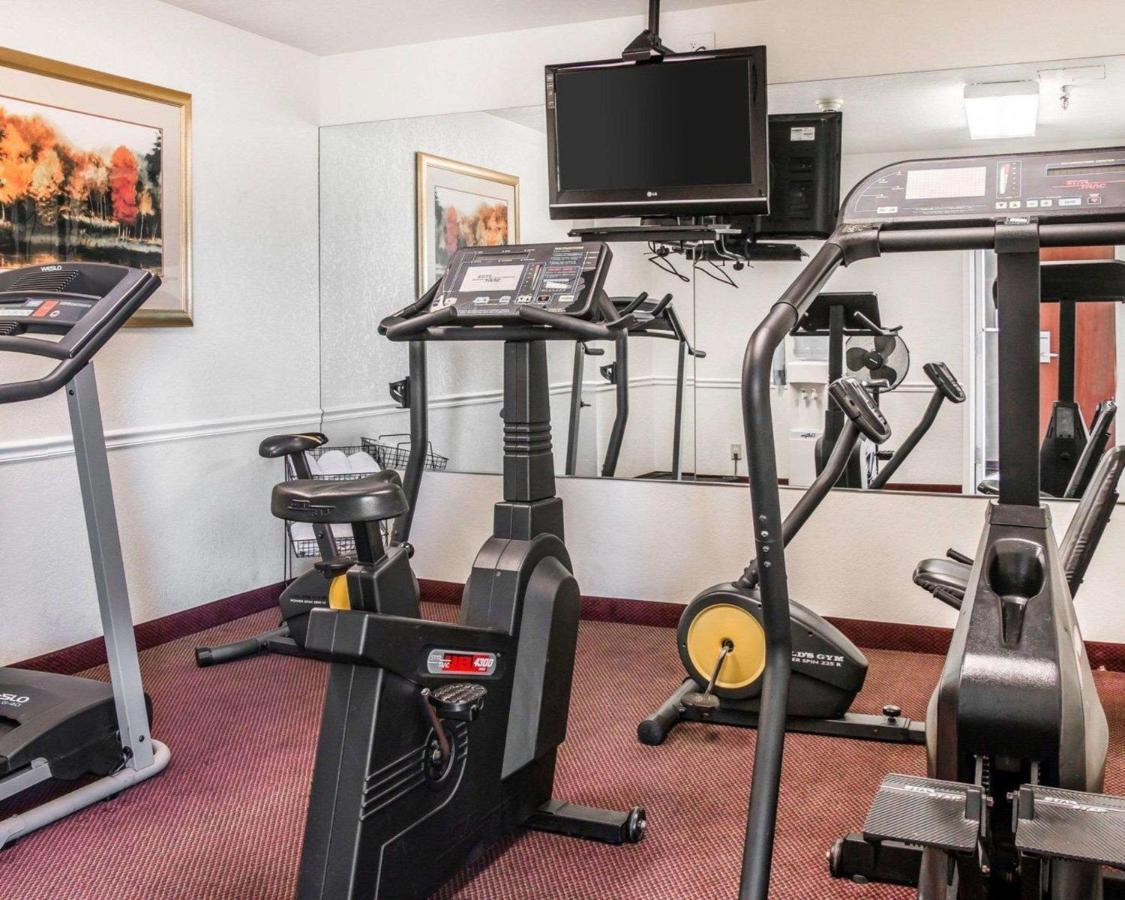 Quality Inn Holland Екстериор снимка