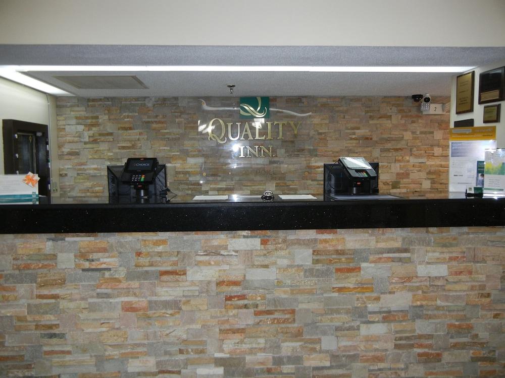 Quality Inn Holland Екстериор снимка