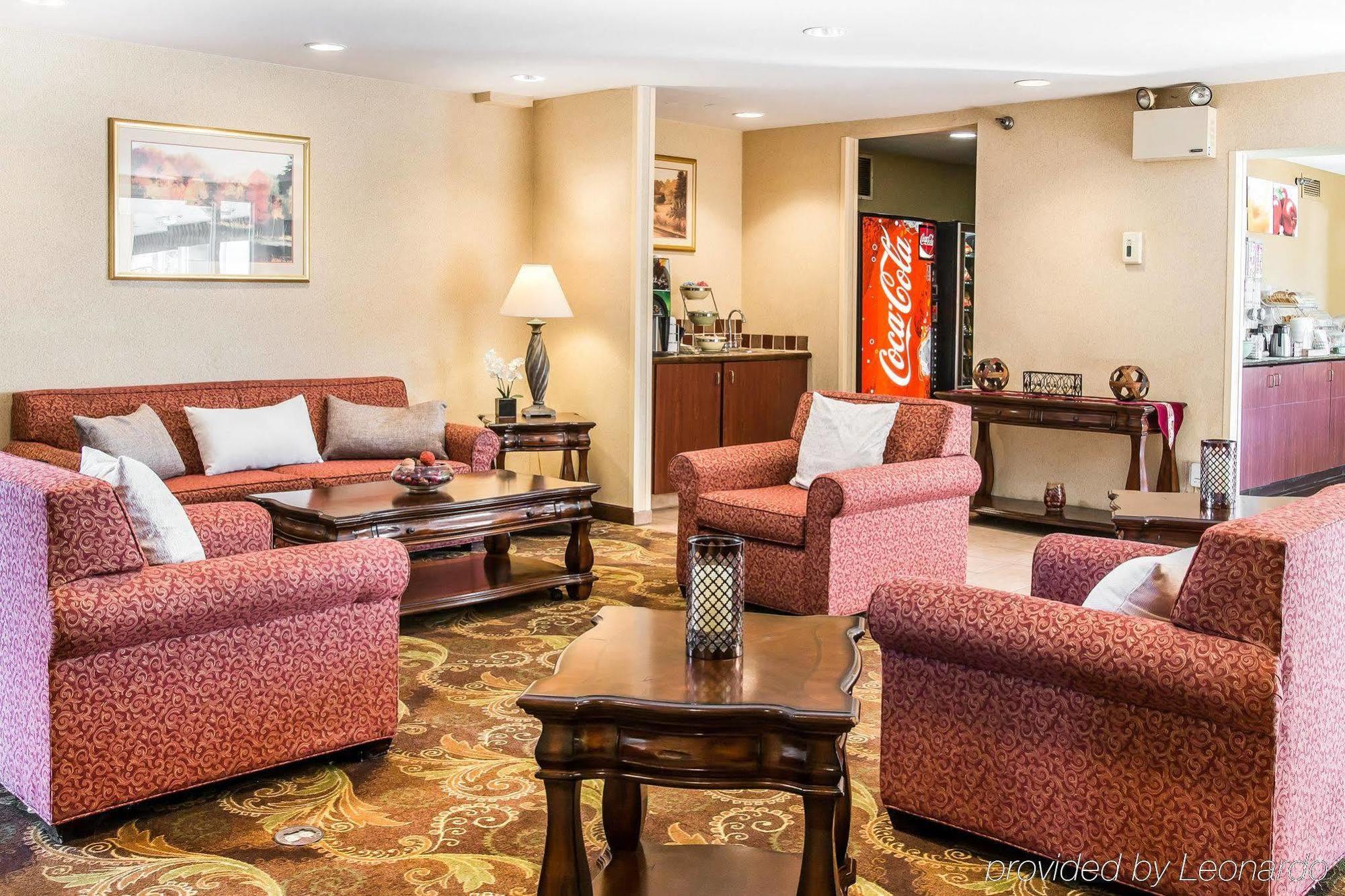 Quality Inn Holland Екстериор снимка
